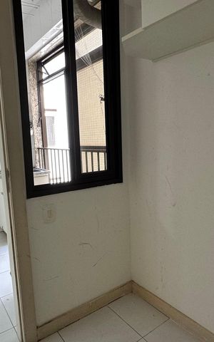 Apartamento à venda com 198m², 3 quartos e 3 vagas Apartamento à venda com 198m², 3 quartos e 3 vagasQuarto de Serviço