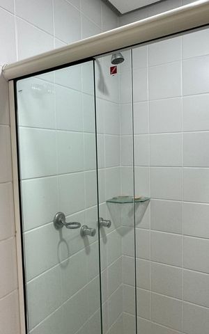 Apartamento à venda com 198m², 3 quartos e 3 vagas Apartamento à venda com 198m², 3 quartos e 3 vagasBanheiro de serviço