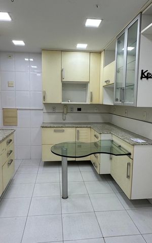 Apartamento à venda com 198m², 3 quartos e 3 vagas Apartamento à venda com 198m², 3 quartos e 3 vagasCozinha