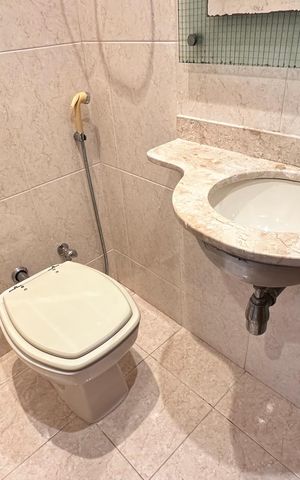 Apartamento à venda com 198m², 3 quartos e 3 vagas Apartamento à venda com 198m², 3 quartos e 3 vagasLavabo