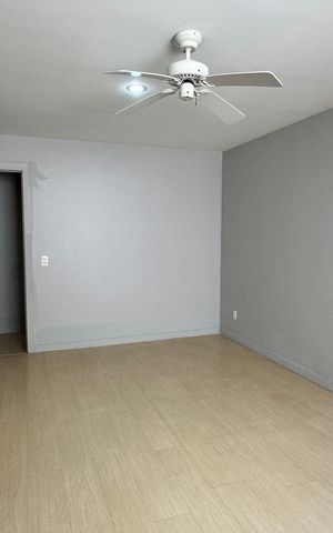 Apartamento à venda com 198m², 3 quartos e 3 vagas Apartamento à venda com 198m², 3 quartos e 3 vagasQuarto 2