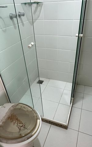 Apartamento à venda com 198m², 3 quartos e 3 vagas Apartamento à venda com 198m², 3 quartos e 3 vagasBanheiro de serviço