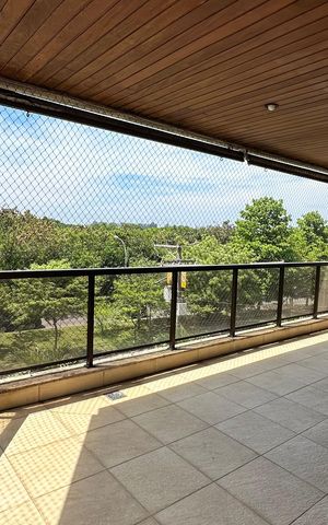 Apartamento à venda com 198m², 3 quartos e 3 vagas Apartamento à venda com 198m², 3 quartos e 3 vagasVaranda