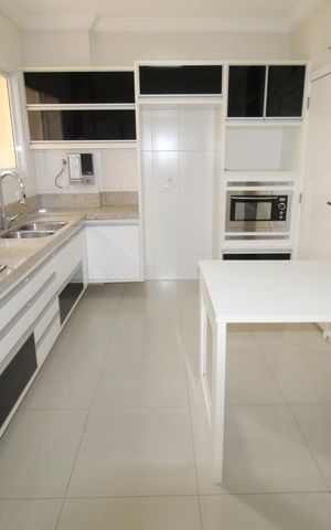 Apartamento para alugar com 156m², 3 quartos e 3 vagasCozinha