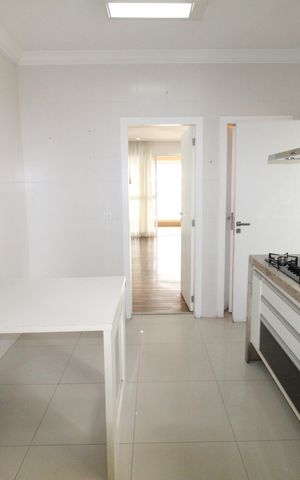 Apartamento para alugar com 156m², 3 quartos e 3 vagasCozinha