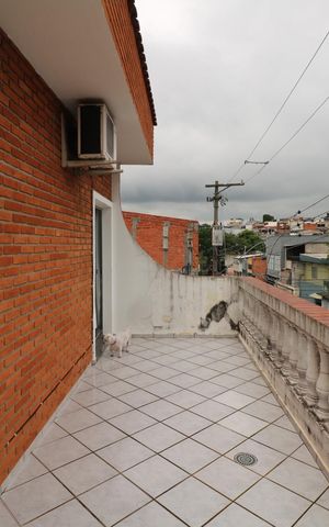 Casa à venda com 196m², 3 quartos e 3 vagas Casa à venda com 196m², 3 quartos e 3 vagasVaranda