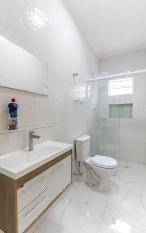 Casa para alugar com 125m², 2 quartos e 2 vagas Casa para alugar com 125m², 2 quartos e 2 vagasBanheiro