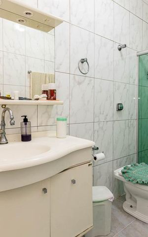 Casa à venda com 250m², 2 quartos e 2 vagasBanheiro