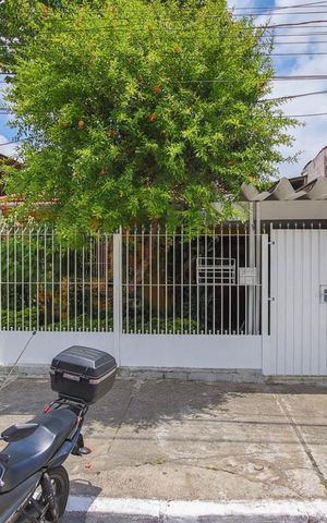 Casa à venda com 250m², 2 quartos e 2 vagasFachada