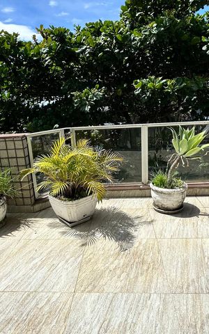 Apartamento à venda com 300m², 3 quartos e 2 vagas Apartamento à venda com 300m², 3 quartos e 2 vagasVaranda