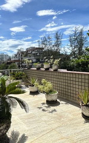 Apartamento à venda com 300m², 3 quartos e 2 vagas Apartamento à venda com 300m², 3 quartos e 2 vagasVaranda