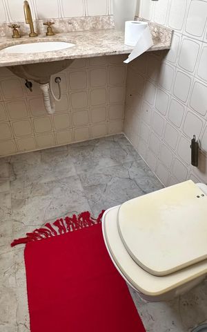 Apartamento à venda com 300m², 3 quartos e 2 vagas Apartamento à venda com 300m², 3 quartos e 2 vagasLavabo