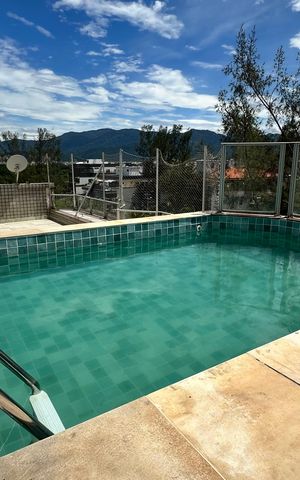 Apartamento à venda com 300m², 3 quartos e 2 vagas Apartamento à venda com 300m², 3 quartos e 2 vagasPiscina