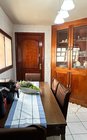 Apartamento à venda com 300m², 3 quartos e 2 vagas Apartamento à venda com 300m², 3 quartos e 2 vagasSala de Jantar