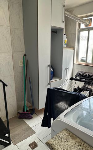 Apartamento à venda com 300m², 3 quartos e 2 vagas Apartamento à venda com 300m², 3 quartos e 2 vagasÁrea de Serviço