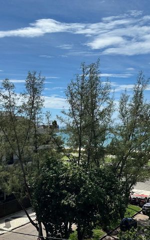 Apartamento à venda com 300m², 3 quartos e 2 vagas Apartamento à venda com 300m², 3 quartos e 2 vagasVista