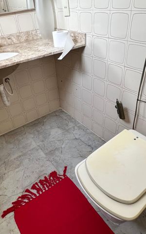 Apartamento à venda com 300m², 3 quartos e 2 vagas Apartamento à venda com 300m², 3 quartos e 2 vagasLavabo