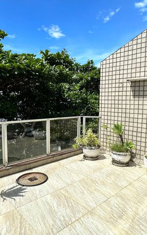 Apartamento à venda com 300m², 3 quartos e 2 vagas Apartamento à venda com 300m², 3 quartos e 2 vagasVaranda