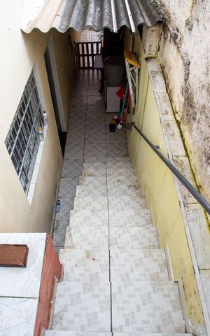 Casa à venda com 160m², 3 quartos e 3 vagasEscada