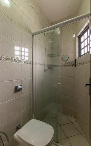 Casa para alugar com 270m², 4 quartos e 4 vagas Casa para alugar com 270m², 4 quartos e 4 vagasBanheiro da Suíte 1
