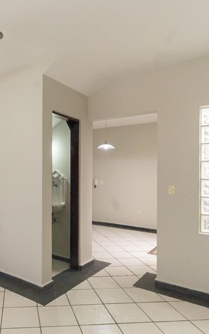 Casa para alugar com 270m², 4 quartos e 4 vagas Casa para alugar com 270m², 4 quartos e 4 vagasSala