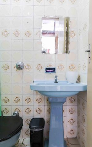 Casa à venda com 100m², 3 quartos e 1 vaga Casa à venda com 100m², 3 quartos e 1 vagaBanheiro de serviço