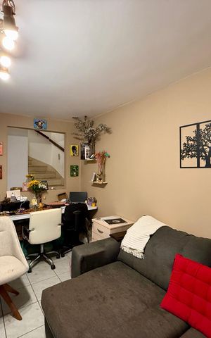 Casa à venda com 107m², 2 quartos e 1 vaga Casa à venda com 107m², 2 quartos e 1 vagaSala