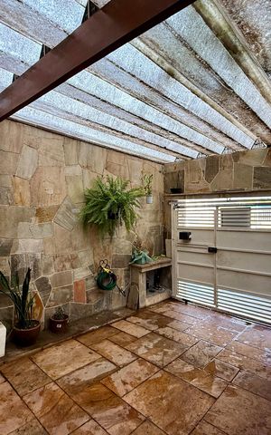 Casa à venda com 107m², 2 quartos e 1 vaga Casa à venda com 107m², 2 quartos e 1 vagaGaragem