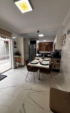 Casa à venda com 182m², 3 quartos e 3 vagas