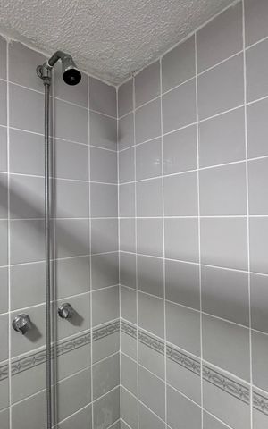 Apartamento à venda com 70m², 2 quartos e 1 vaga Apartamento à venda com 70m², 2 quartos e 1 vagaBanheiro Social