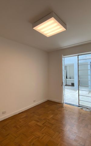 Casa à venda com 247m², 3 quartos e 2 vagas Casa à venda com 247m², 3 quartos e 2 vagasSala