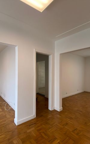 Casa à venda com 247m², 3 quartos e 2 vagas Casa à venda com 247m², 3 quartos e 2 vagasSala