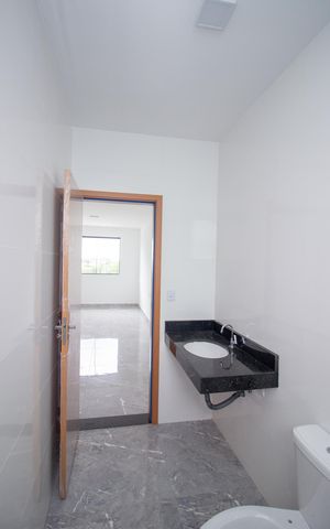 Casa à venda com 124m², 3 quartos e 2 vagas Casa à venda com 124m², 3 quartos e 2 vagasBanheiro da Suíte