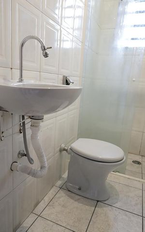 Casa à venda com 67m², 2 quartos e 2 vagas Casa à venda com 67m², 2 quartos e 2 vagasBanheiro