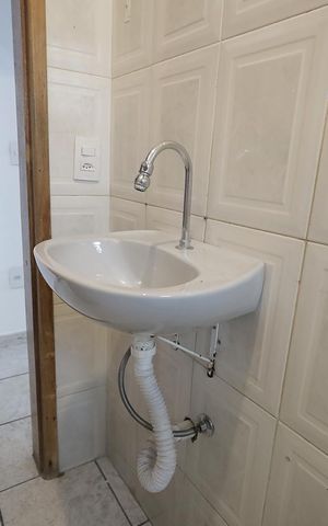 Casa à venda com 67m², 2 quartos e 2 vagas Casa à venda com 67m², 2 quartos e 2 vagasBanheiro