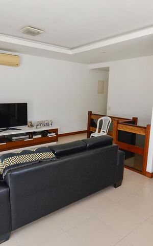 Apartamento à venda com 223m², 4 quartos e 2 vagas Apartamento à venda com 223m², 4 quartos e 2 vagasTerraço