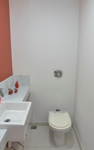 Apartamento à venda com 223m², 4 quartos e 2 vagas Apartamento à venda com 223m², 4 quartos e 2 vagasLavabo 1