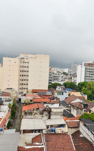 Apartamento à venda com 223m², 4 quartos e 2 vagas Apartamento à venda com 223m², 4 quartos e 2 vagasSala