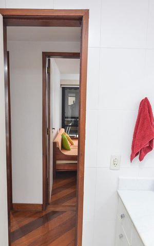Apartamento à venda com 223m², 4 quartos e 2 vagas Apartamento à venda com 223m², 4 quartos e 2 vagasBanheiro Social