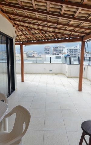 Apartamento à venda com 223m², 4 quartos e 2 vagas Apartamento à venda com 223m², 4 quartos e 2 vagasTerraço