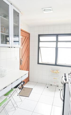 Apartamento à venda com 223m², 4 quartos e 2 vagas Apartamento à venda com 223m², 4 quartos e 2 vagasCozinha