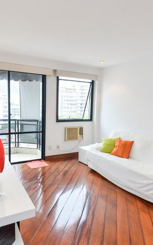 Apartamento à venda com 223m², 4 quartos e 2 vagas Apartamento à venda com 223m², 4 quartos e 2 vagasSala