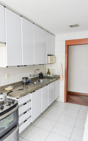 Apartamento à venda com 223m², 4 quartos e 2 vagas Apartamento à venda com 223m², 4 quartos e 2 vagasCozinha