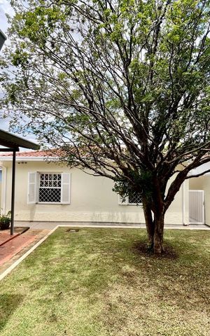 Casa à venda com 250m², 3 quartos e 3 vagas Casa à venda com 250m², 3 quartos e 3 vagasQuintal