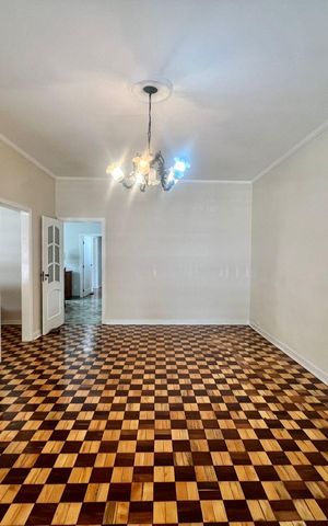 Casa à venda com 250m², 3 quartos e 3 vagas Casa à venda com 250m², 3 quartos e 3 vagasSala