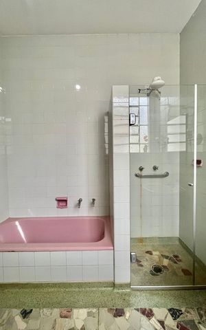 Casa à venda com 250m², 3 quartos e 3 vagas Casa à venda com 250m², 3 quartos e 3 vagasBanheiro