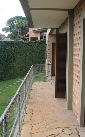 Casa de condomínio para alugar com 750m², 3 quartos e 5 vagas Casa de condomínio para alugar com 750m², 3 quartos e 5 vagasVaranda