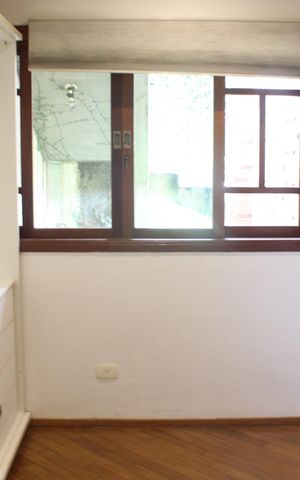 Casa de condomínio para alugar com 750m², 3 quartos e 5 vagas Casa de condomínio para alugar com 750m², 3 quartos e 5 vagasCloset