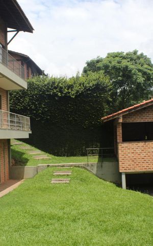 Casa de condomínio para alugar com 750m², 3 quartos e 5 vagas Casa de condomínio para alugar com 750m², 3 quartos e 5 vagasQuintal