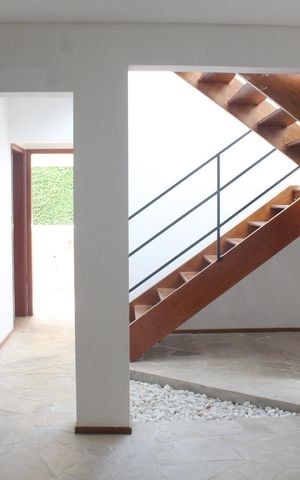Casa de condomínio para alugar com 750m², 3 quartos e 5 vagas Casa de condomínio para alugar com 750m², 3 quartos e 5 vagasEscada